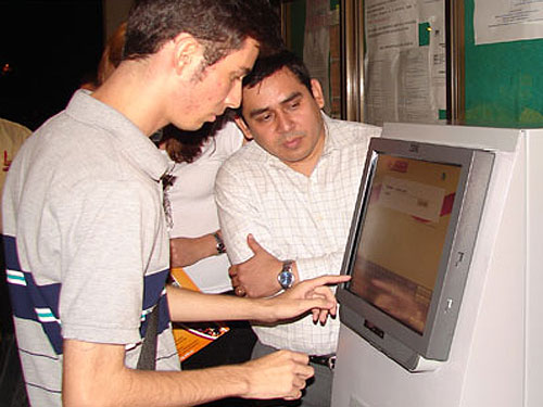 ecuadoruniversitario_ucsg_punto_informacion_01